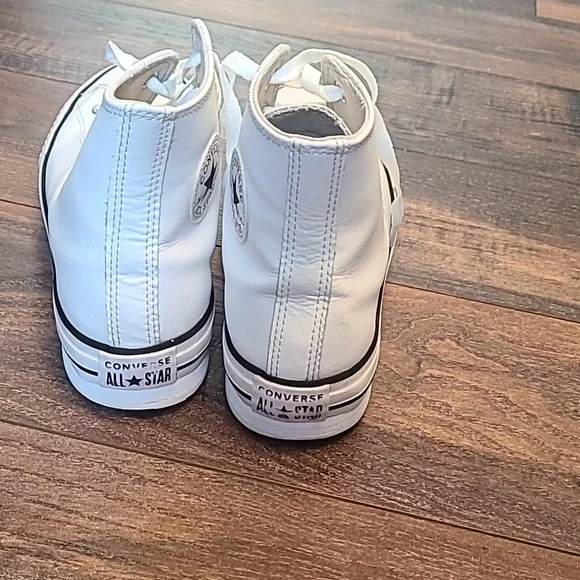 Chuck Taylor All Star Leather Platform, White, Size 7 - Picture 4 of 5